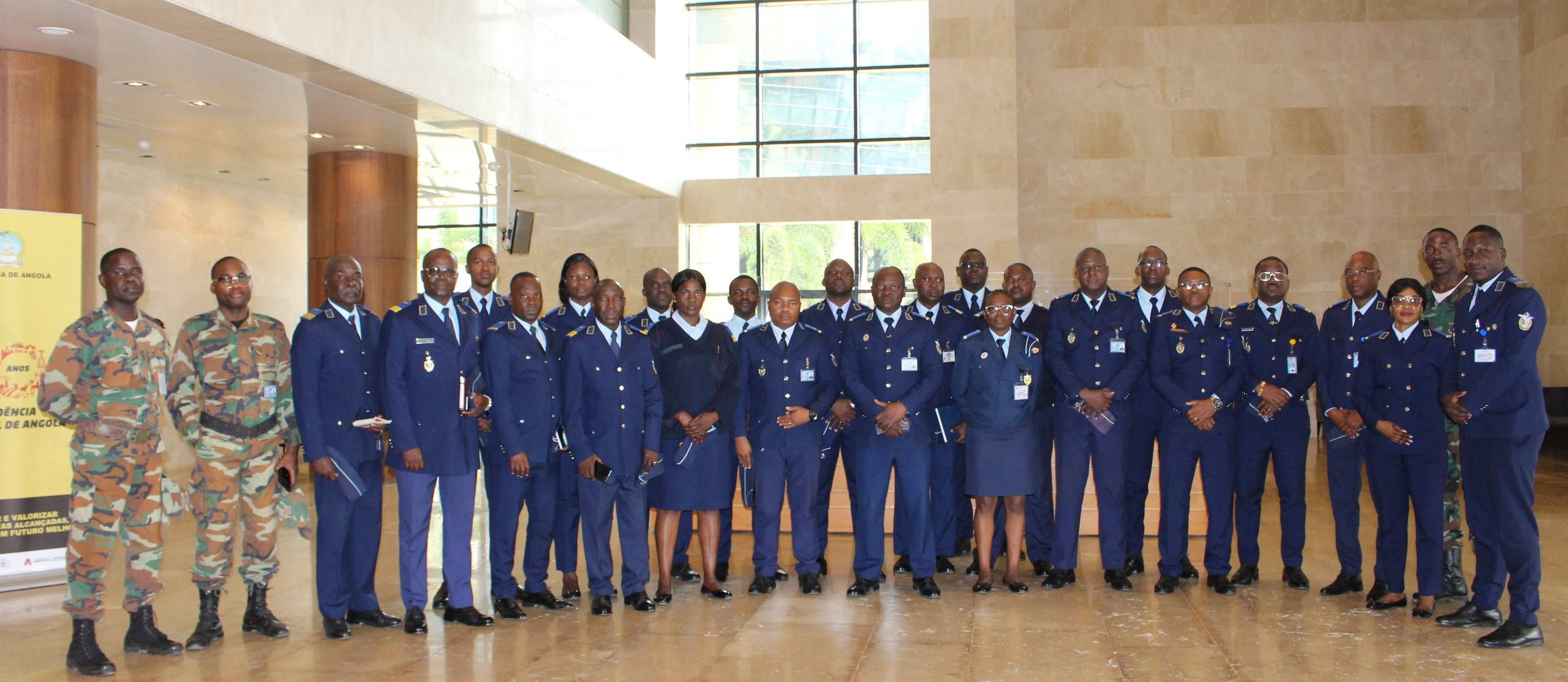 MILITARES DA BRIGADA DE DEFESA AÉREA VISITAM O ARQUIVO NACIONAL DE ANGOLA
